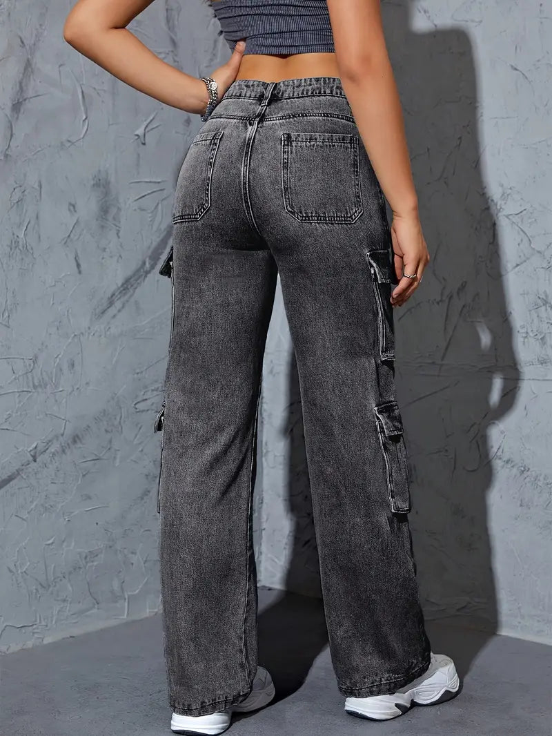 Wide-Leg Cargo Jeans with Multiple Pockets